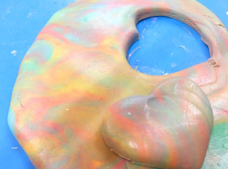 本日の材料は小麦粉粘土